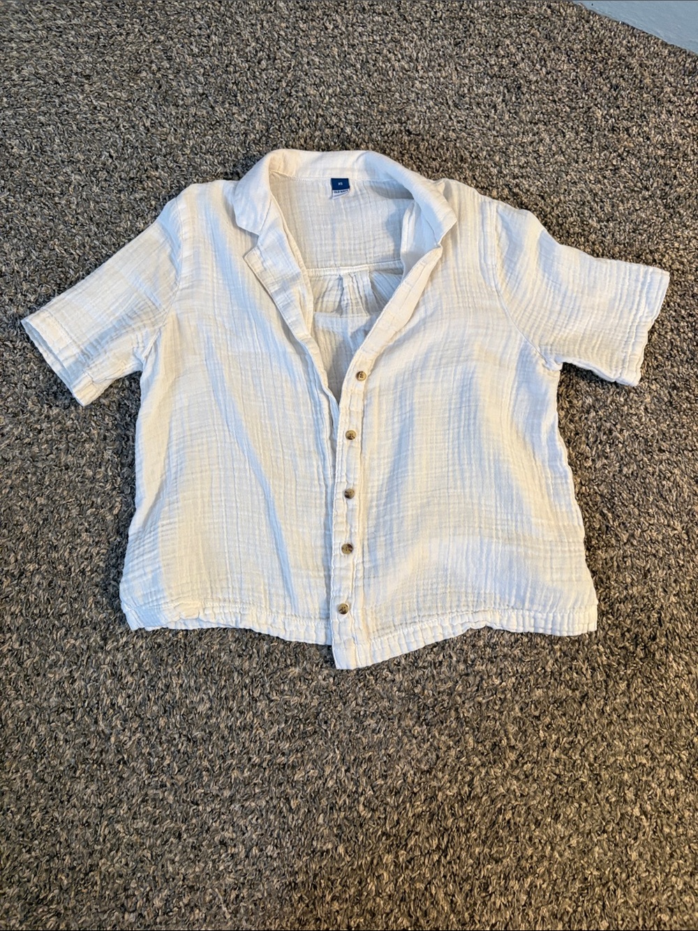 Old Navy Light White Short-Sleeve Crepe Button-Front Top